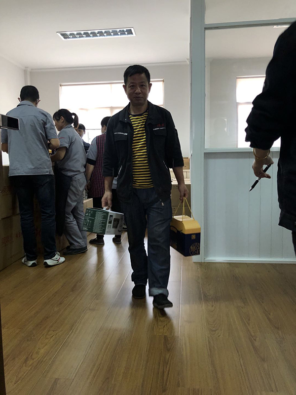 情暖中秋|華龍摩擦片公司為全體員工發放中秋節福利