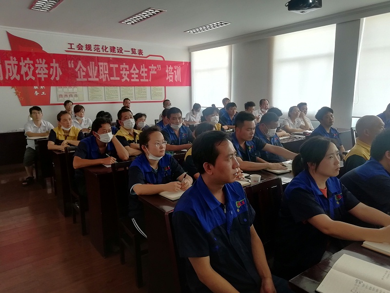 華龍公司開展企業(yè)員工安全生產(chǎn)知識培訓