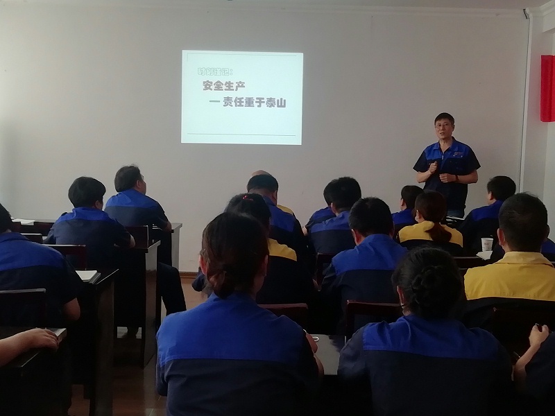 華龍公司開展企業(yè)員工安全生產(chǎn)知識培訓