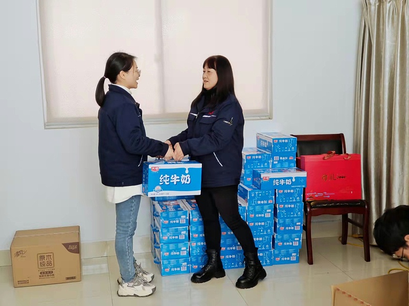 “三八”婦女節漢樂科剎車片公司為女職工發放溫馨福利
